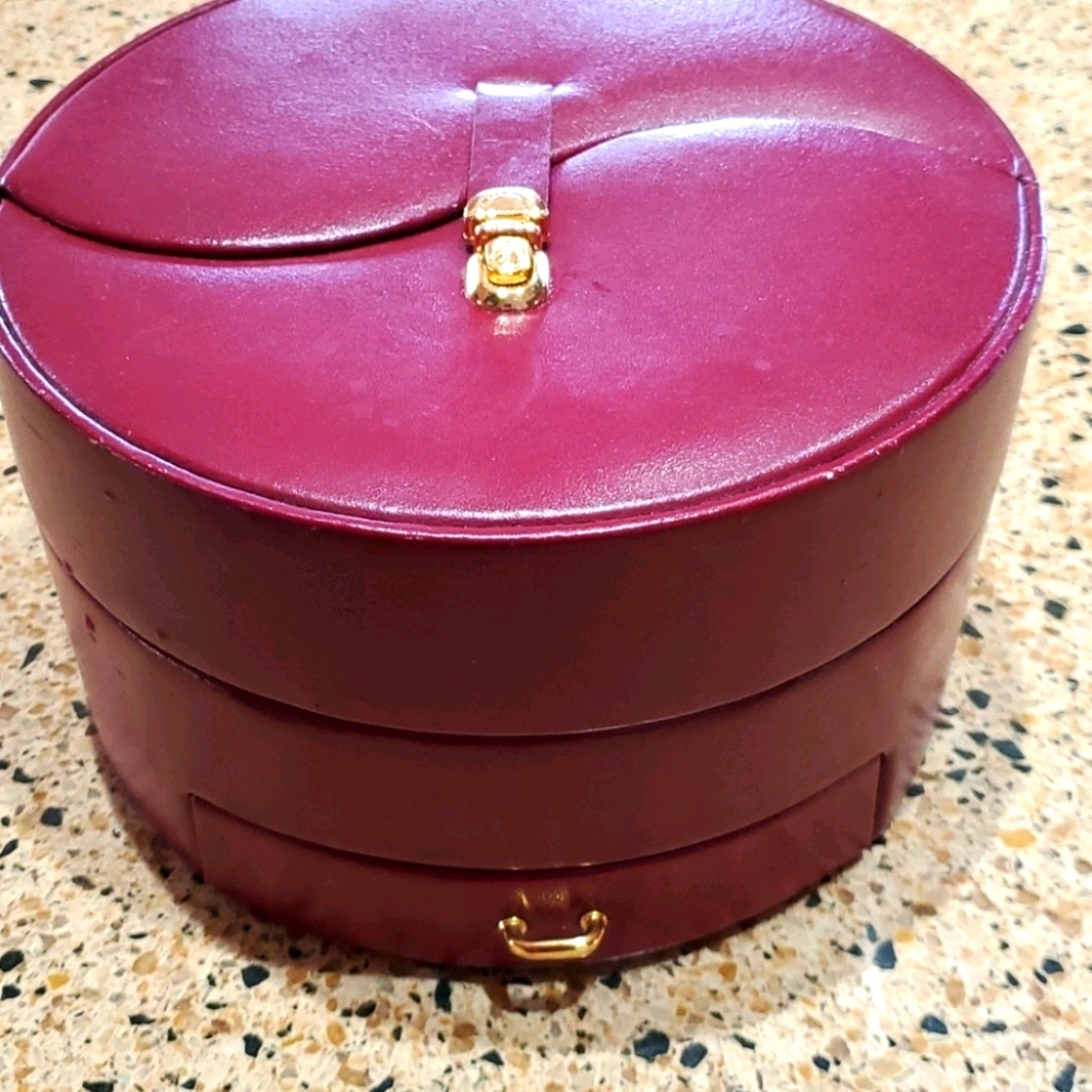 Large leather Wolf design jewelry box